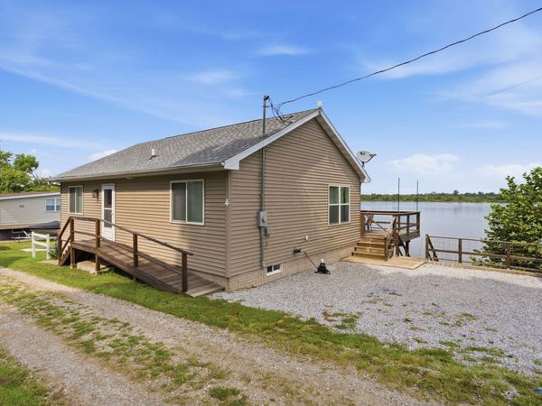 9912 F, Wapello, IA 52653