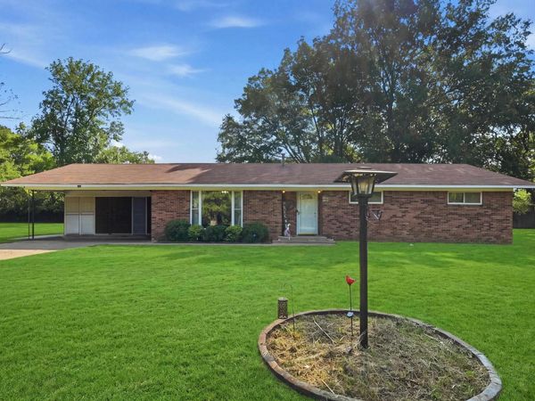 1226 N Gum Street , Conway, AR 72032