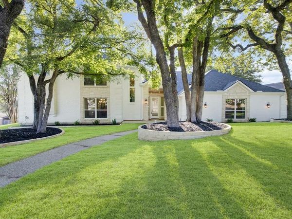 801 Highwoods Trail , Fort Worth, TX 76112