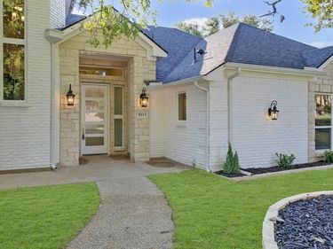 801 Highwoods Trail, Fort Worth, TX 76112