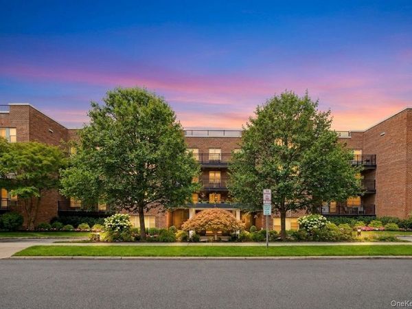 25 Chapel Place , Unit 2M, Great Neck, NY 11021