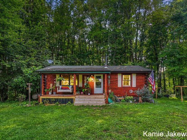 10481 Brown Road, Fenwick, MI 48834