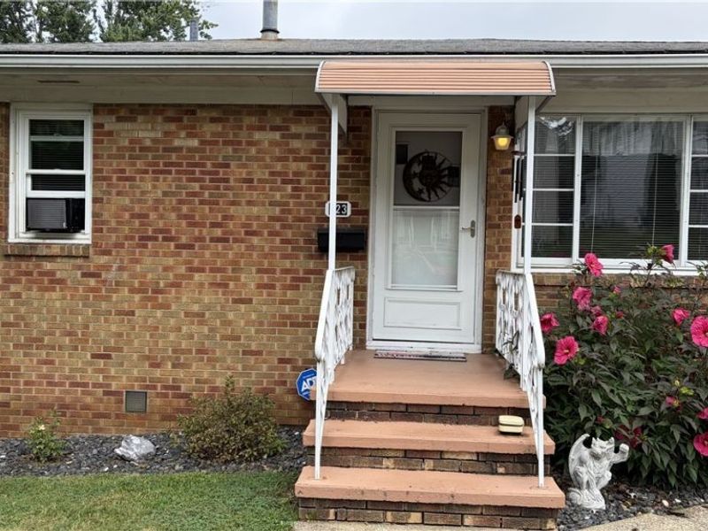 223 E Cassell Avenue, Barberton, OH 44203 Photo 2
