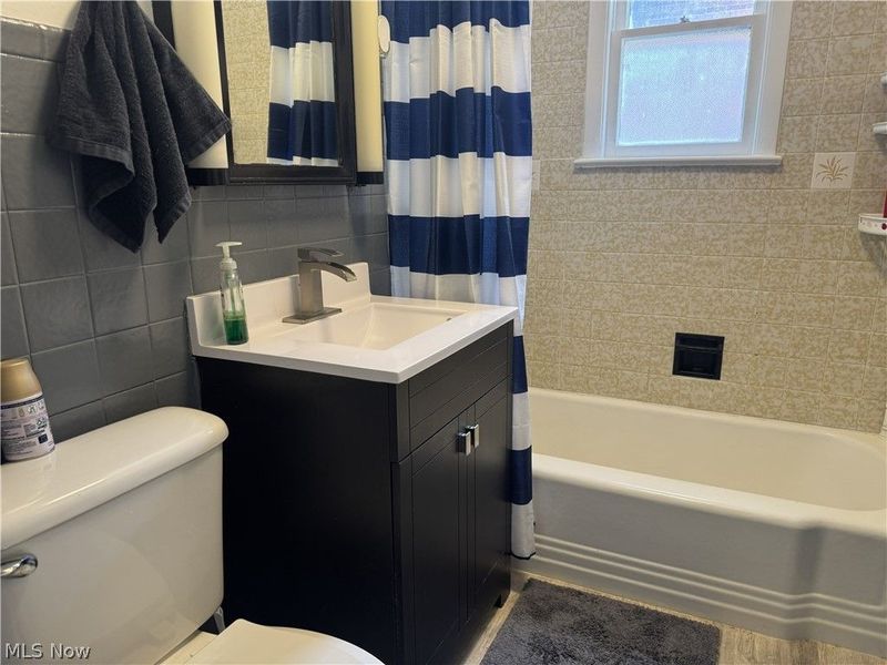 223 E Cassell Avenue, Barberton, OH 44203 Photo 32