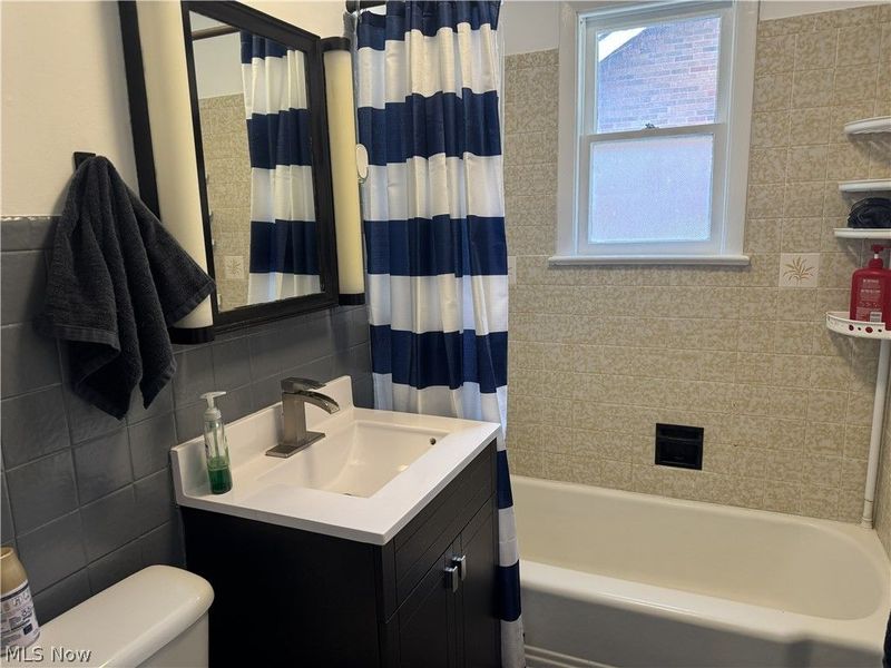 223 E Cassell Avenue, Barberton, OH 44203 Photo 33