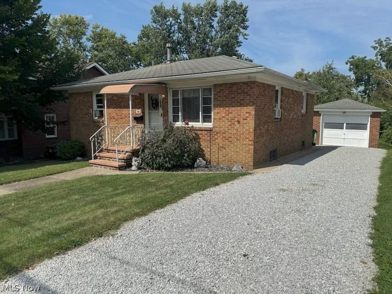 223 E Cassell Avenue, Barberton, OH 44203 Photo 4