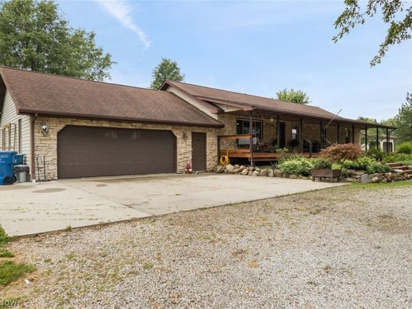 44123 Albrecht Road , Elyria, OH 44035