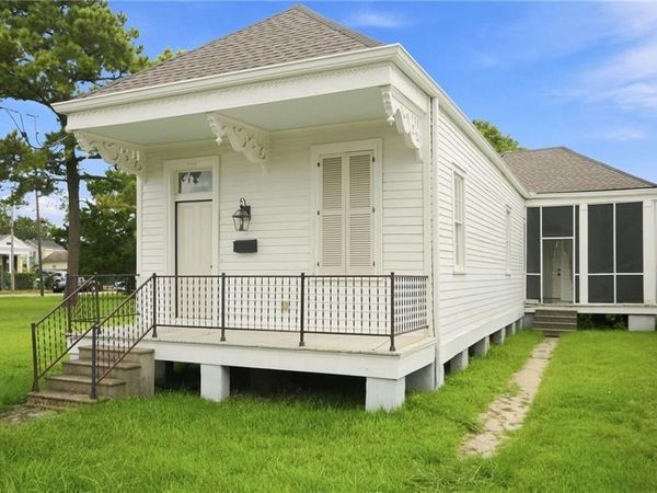 812 MADISON Street , Gretna, LA 70053
