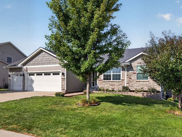 1720 SE Waters Edge Drive , Waukee, IA 50263