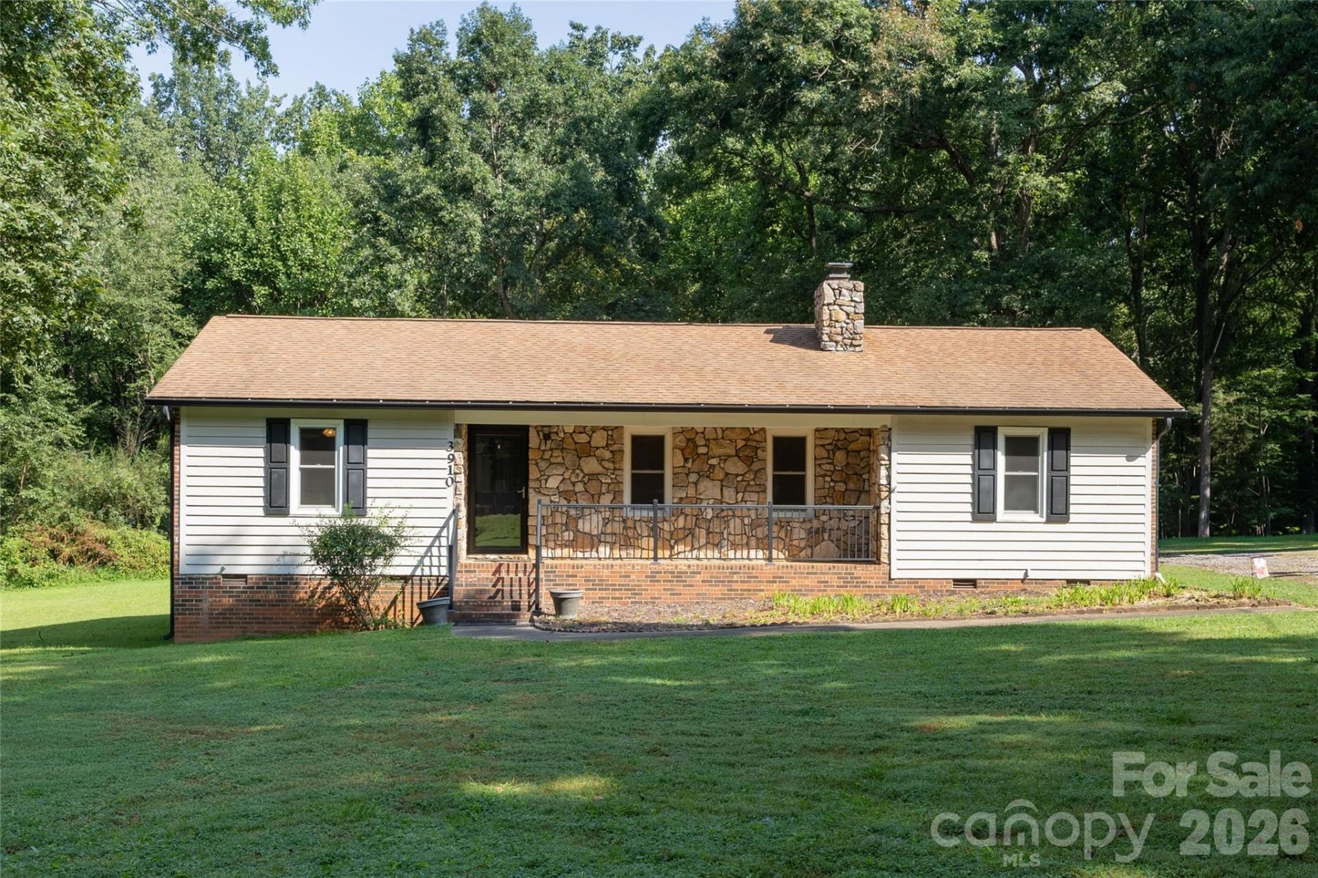 3910 English Oak Drive, Lincolnton, NC 28092 Main Photo