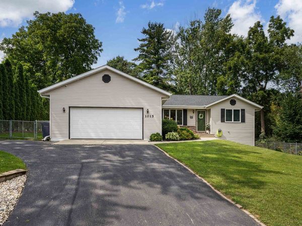 1015 N Willard Avenue, Janesville, WI 53545