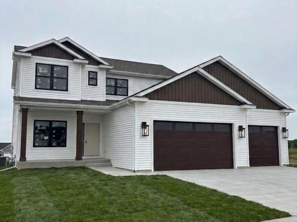 2214 Douglas Trail Drive SE, Pine Island, MN 55963