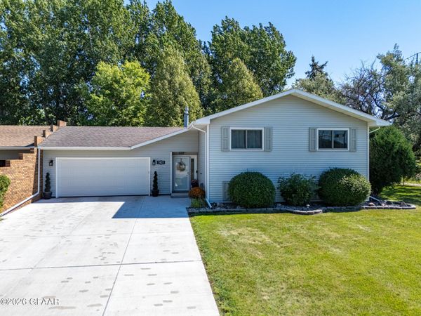 1621 BARON Boulevard , Grand Forks, ND 58201
