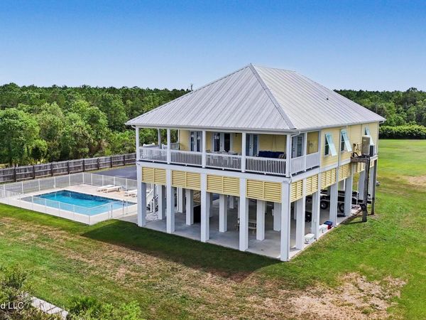 11140 Koenenn Lane, Bay Saint Louis, MS 39520