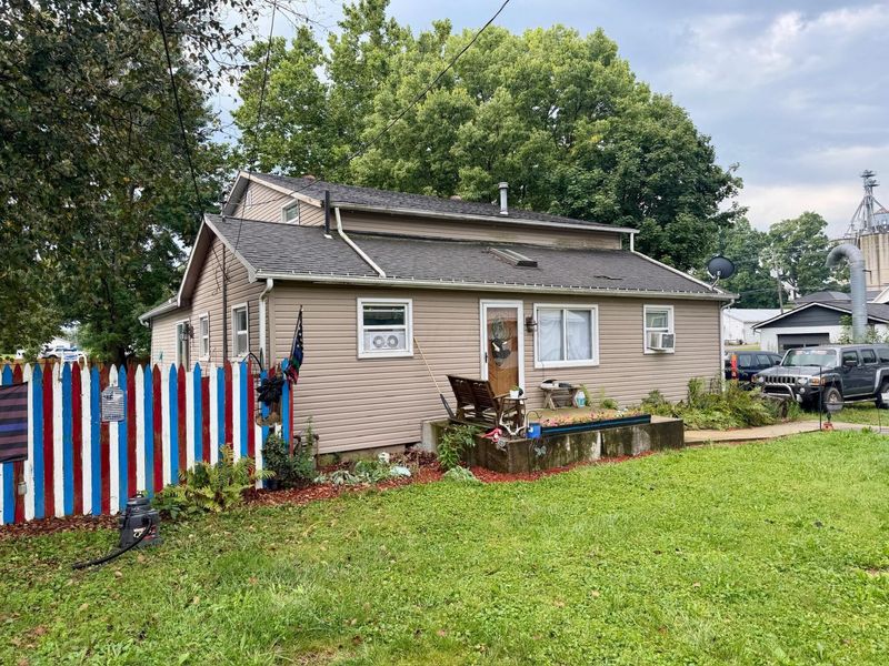 102 Vine Street E, Edison, OH 43320 Photo 2