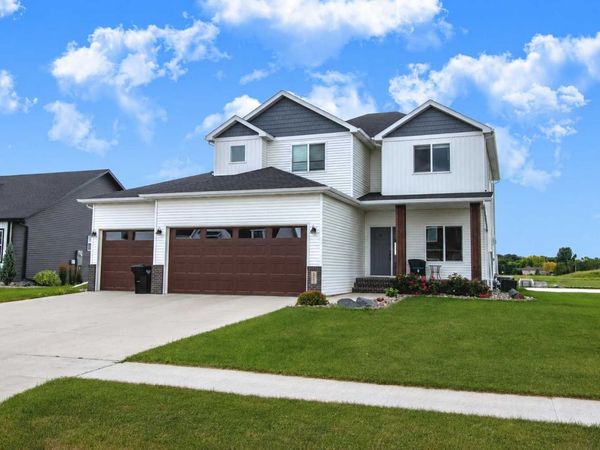 6707 54th Avenue S, Fargo, ND 58104