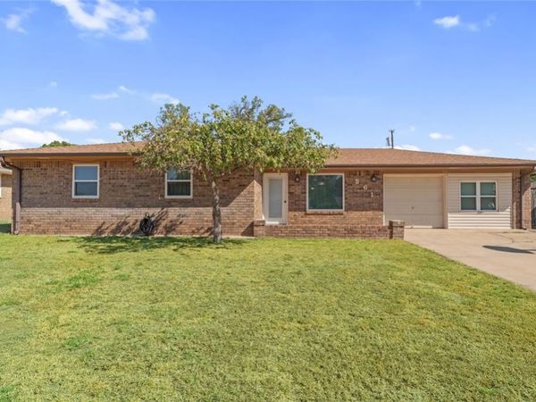 561 Skyview Drive, Watonga, OK 73772