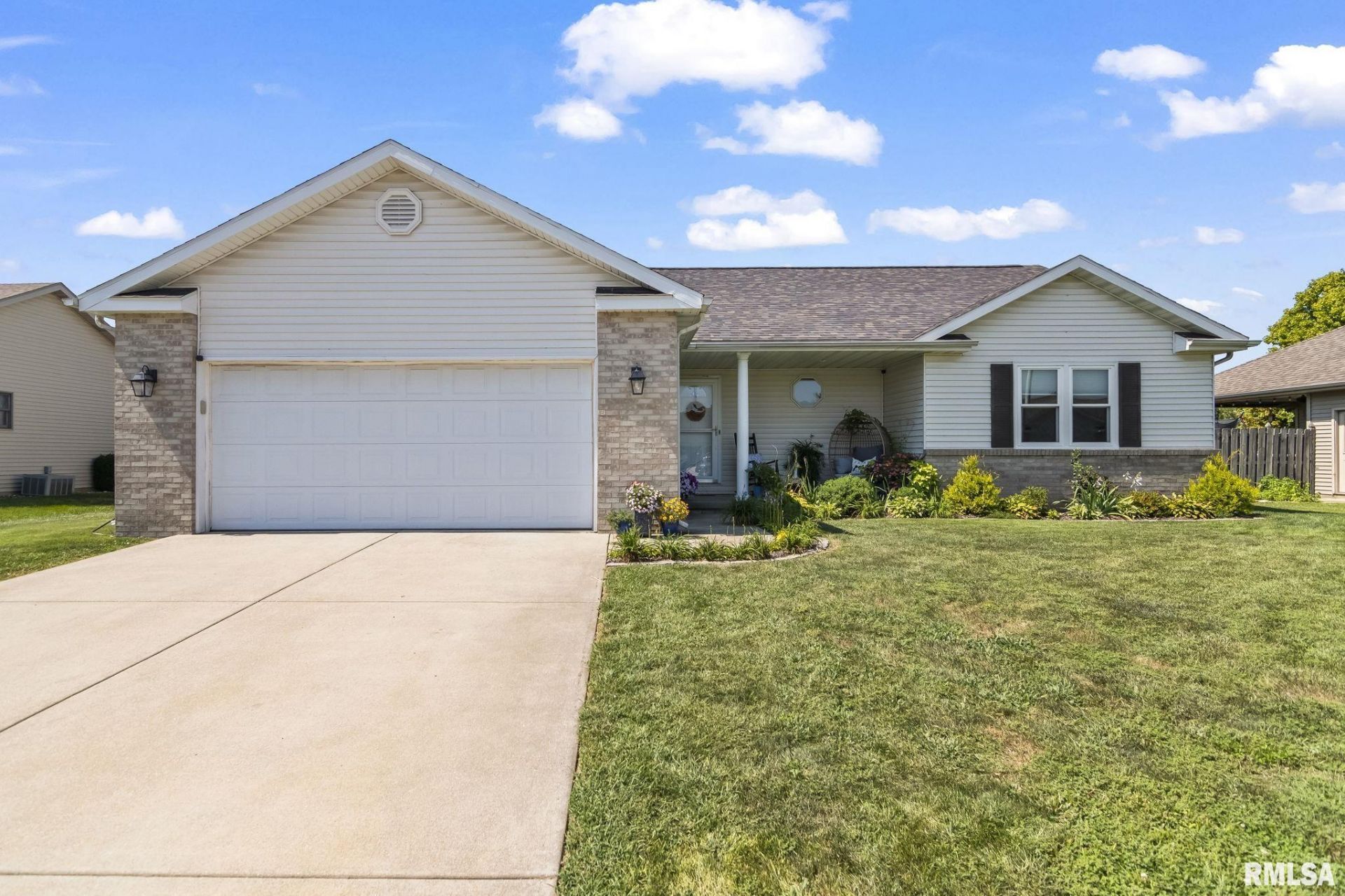 415 Brookside Glen Drive, Sherman, IL 62684 Main Photo