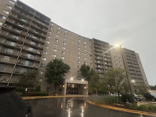 6340 Americana Drive , Unit 620, Willowbrook, IL 60527