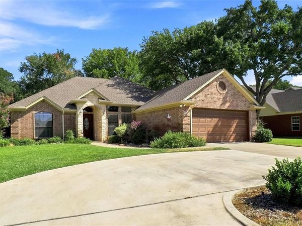 2105 Fair Oaks Drive , Bridgeport, TX 76426