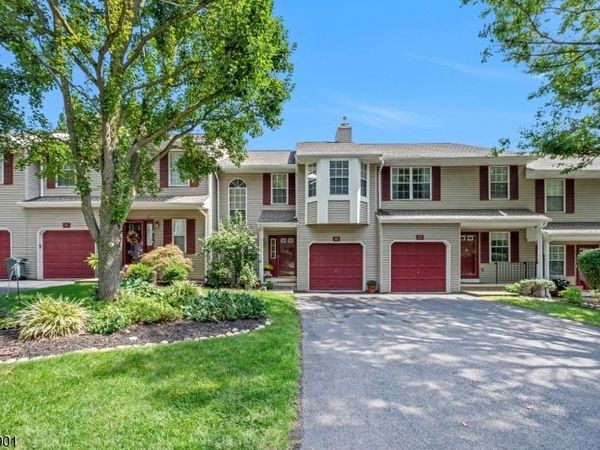18 Pinehurst Dr, Washington, NJ 07882