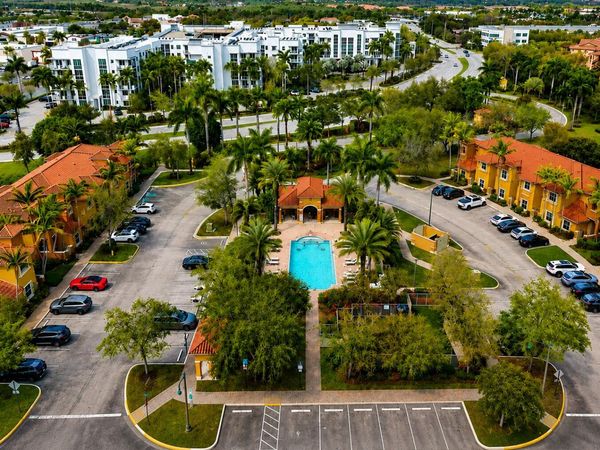 906 SW 143rd Avenue, Unit 2005, Pembroke Pines, FL 33027