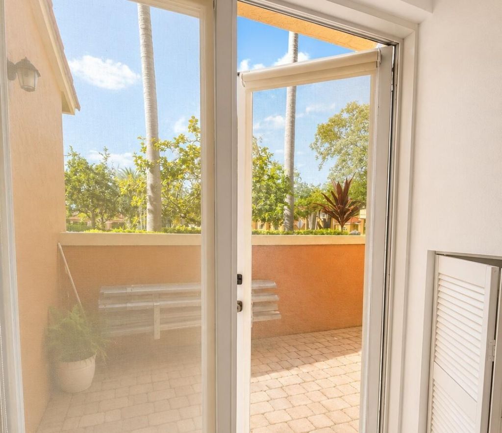 906 SW 143rd Avenue, Unit 2005, Pembroke Pines, FL 33027 Photo