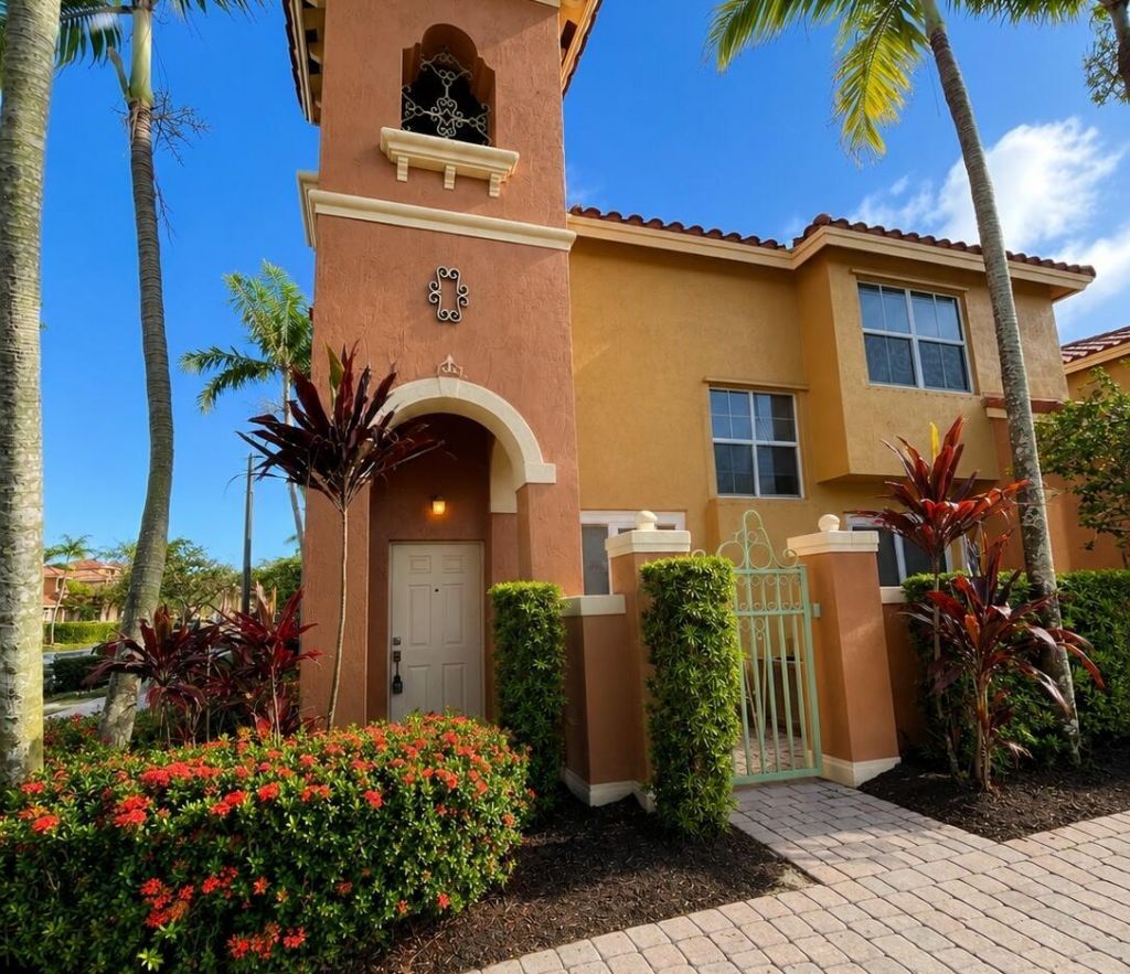 906 SW 143rd Avenue, Unit 2005, Pembroke Pines, FL 33027 Photo