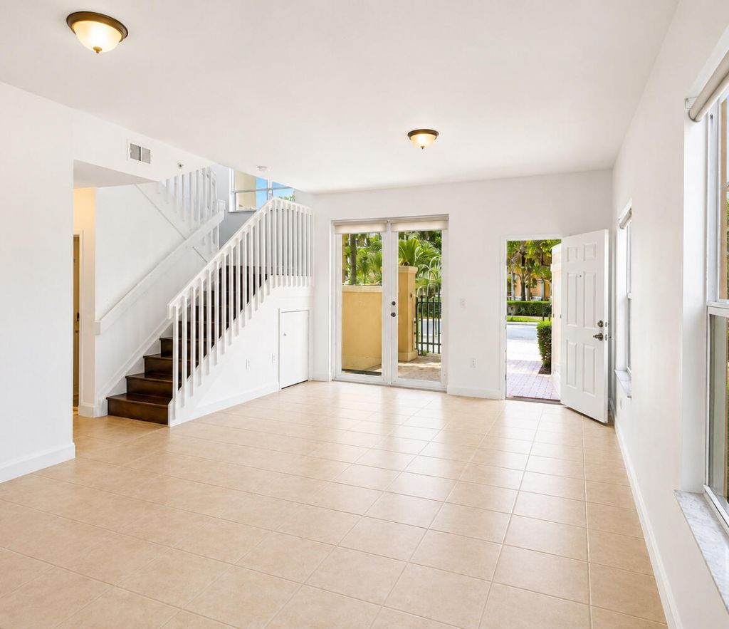 906 SW 143rd Avenue, Unit 2005, Pembroke Pines, FL 33027 Photo