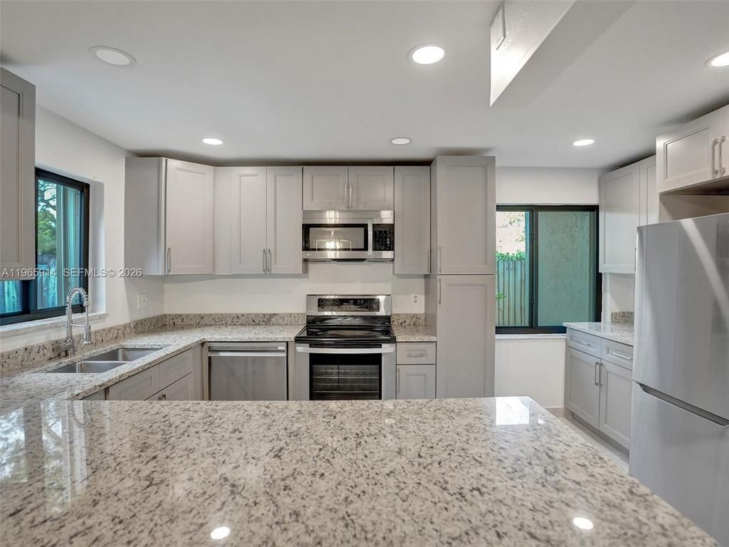 6 Chestnut Circle, Cooper City, FL 33026 Photo