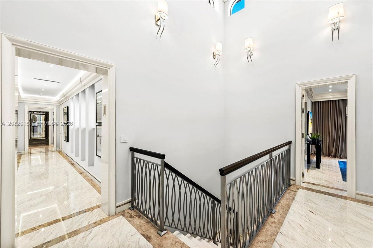 498 N Parkway Pkwy , Golden Beach, FL 33160 Photo