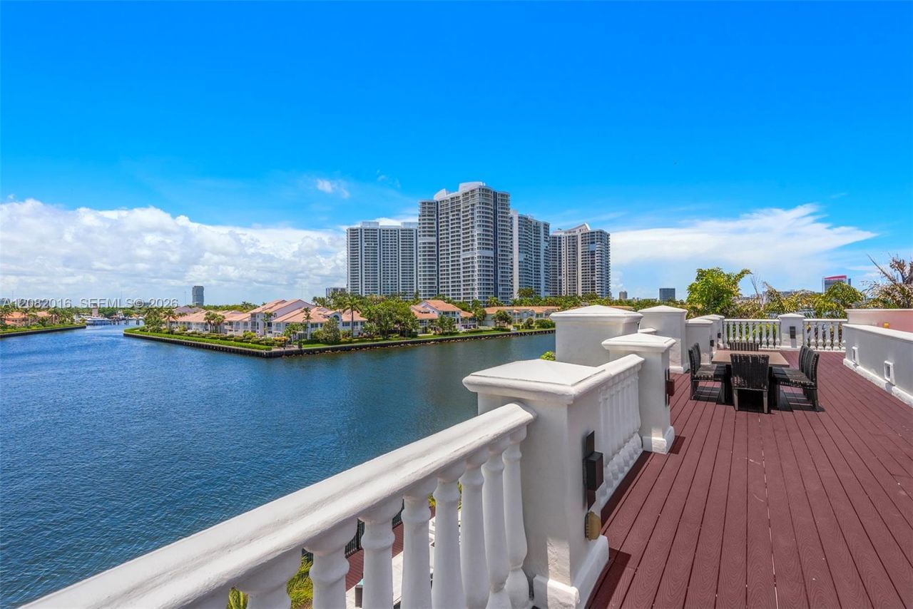 498 N Parkway Pkwy , Golden Beach, FL 33160 Photo