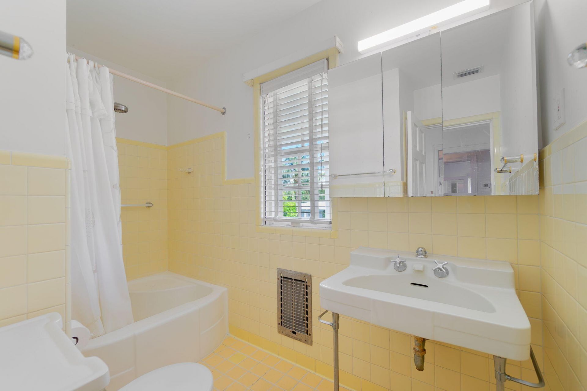 210 Belmonte Road, West Palm Beach, FL 33405 Photo