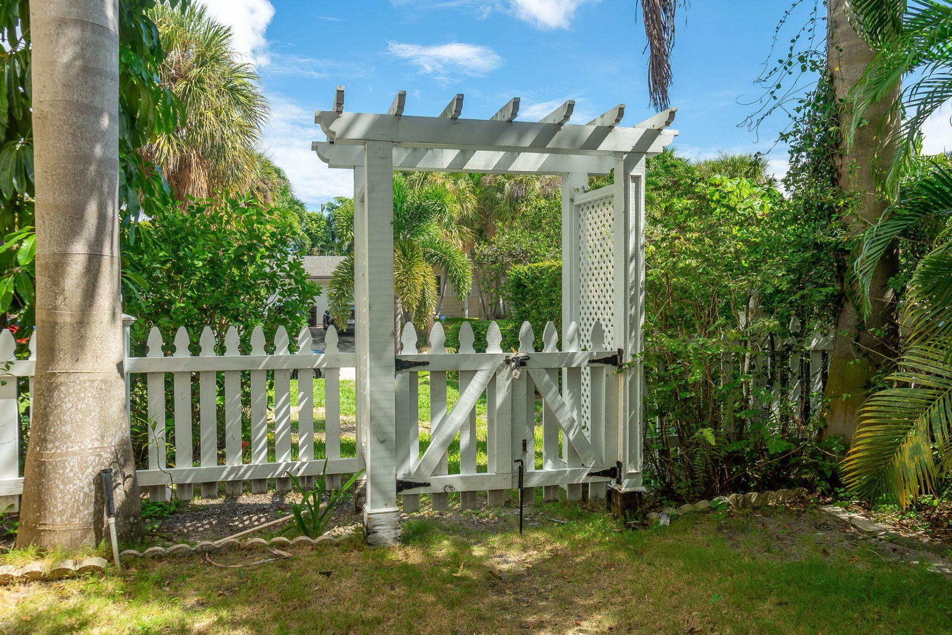 210 Belmonte Road, West Palm Beach, FL 33405 Photo