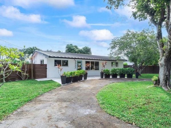 3557 LLOYD Drive, Oakland Park, FL 33309