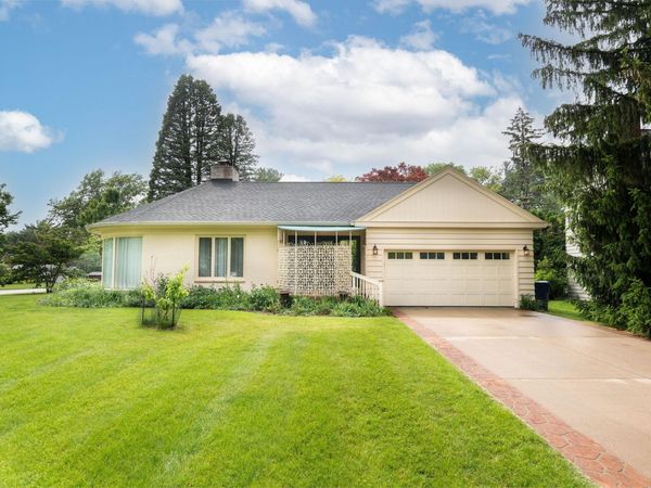 1076 Prospect Boulevard, Waterloo, IA 50701