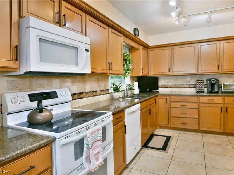 5841 Sampson Drive, Girard, OH 44420 Photo 12