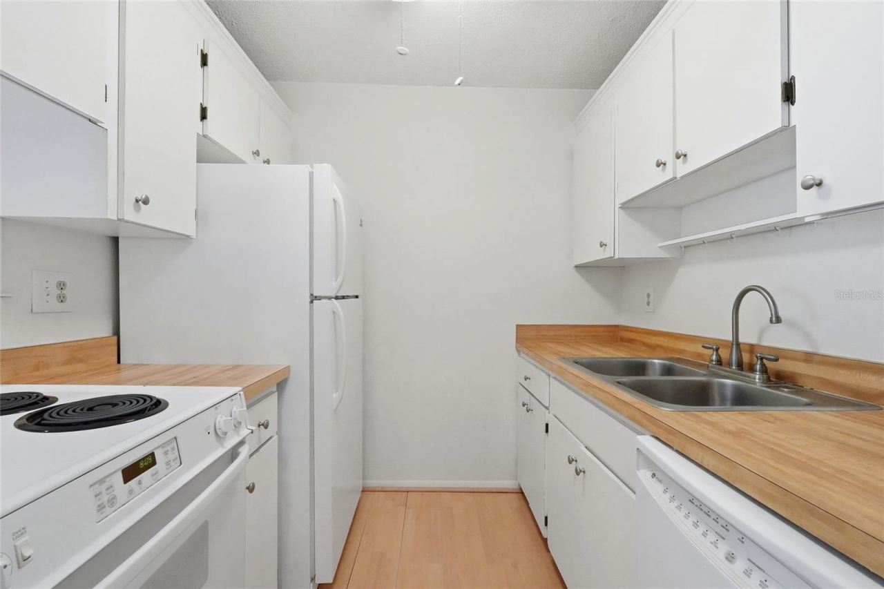 3267 Beneva Road, Unit 203, Sarasota, FL 34232 Photo