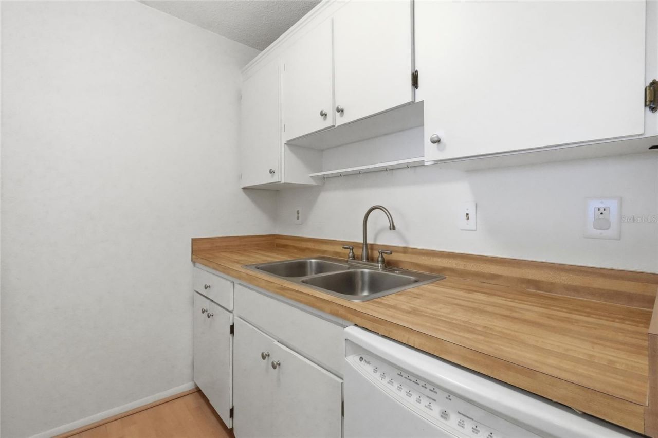 3267 Beneva Road, Unit 203, Sarasota, FL 34232 Photo