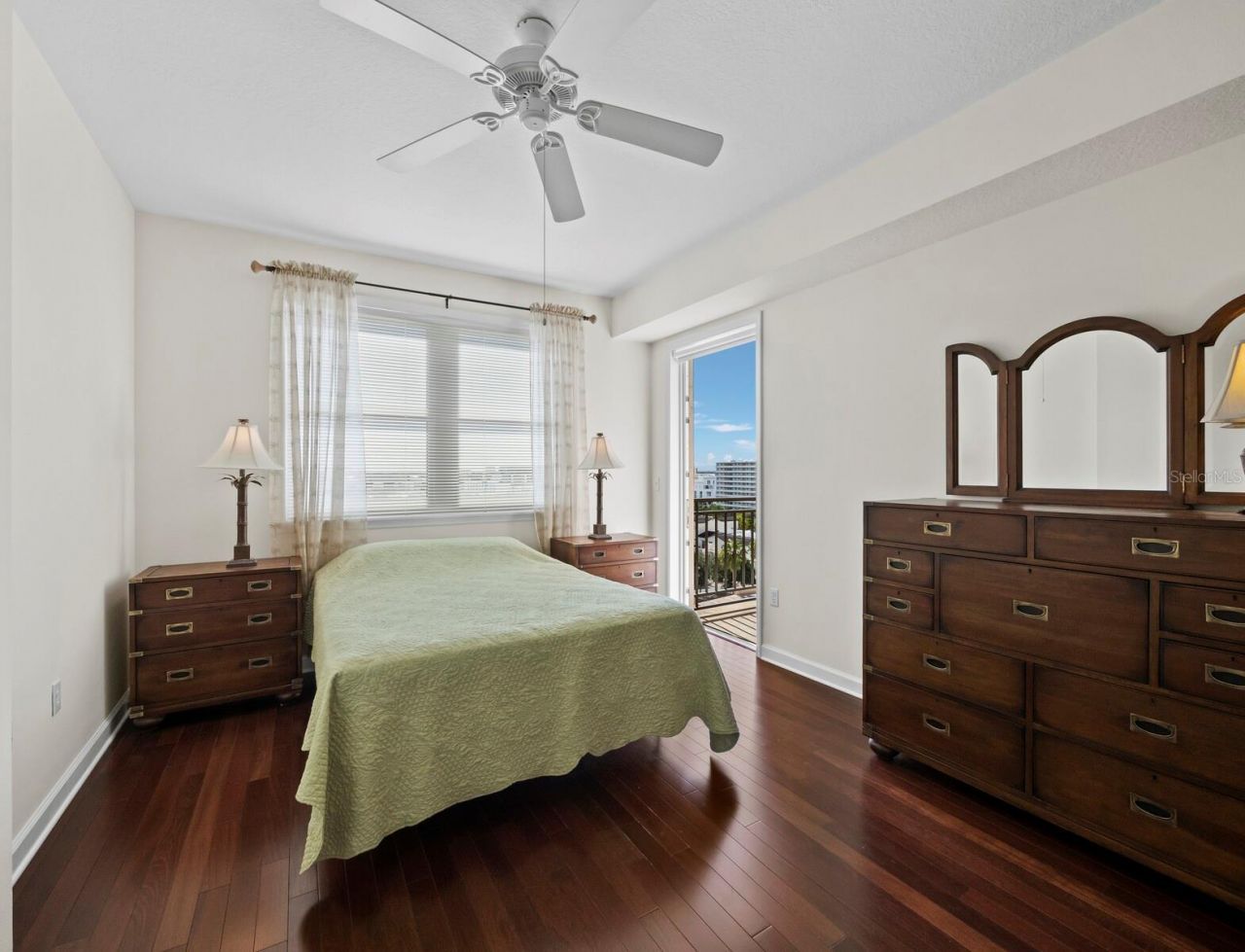 750 N Tamiami Trail, Unit 906, Sarasota, FL 34236 Photo
