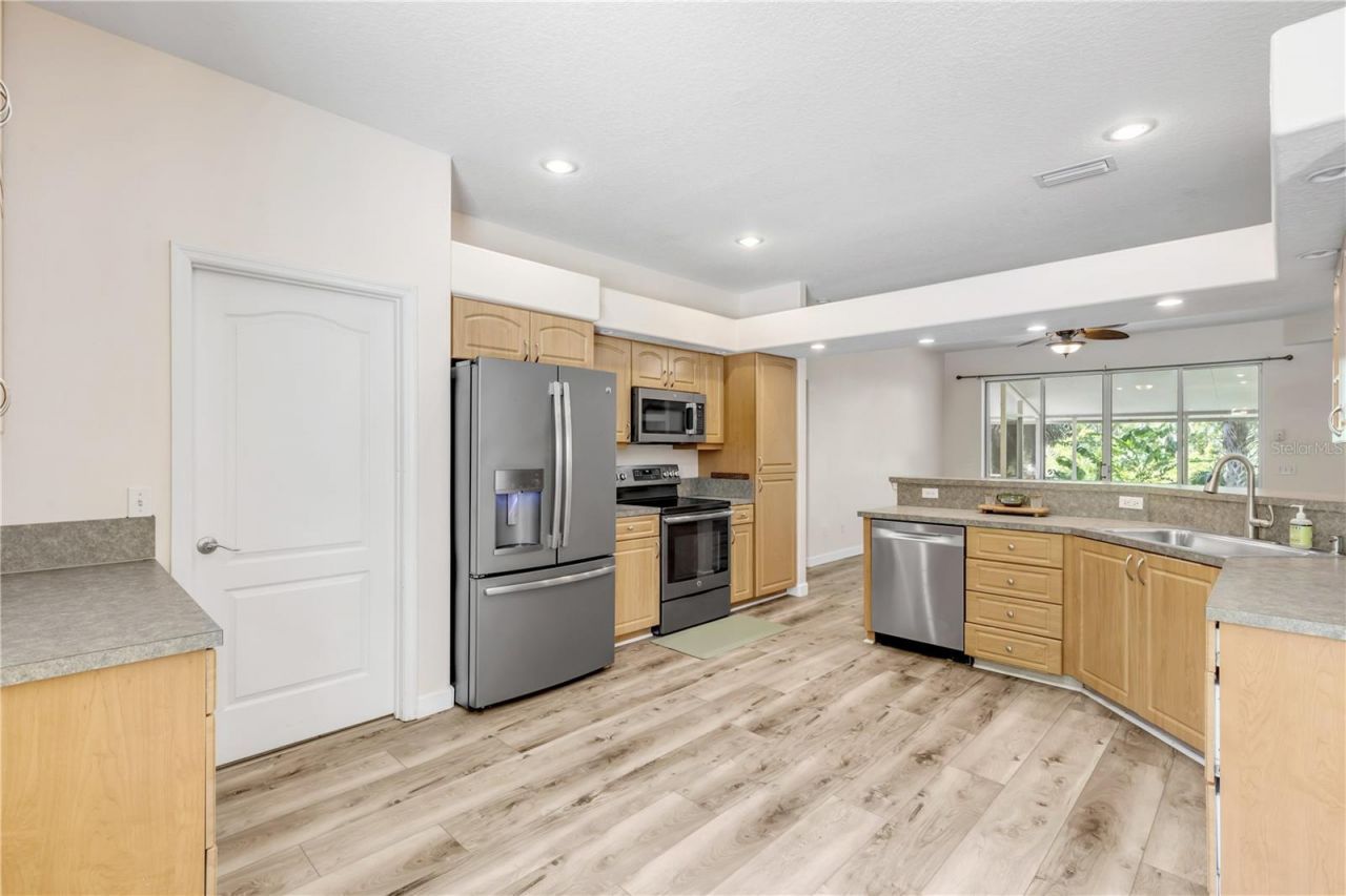 830 S Duss Street, New Smyrna Beach, FL 32168 Photo