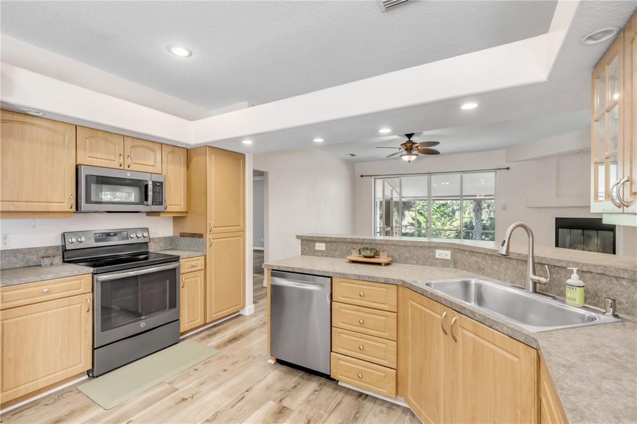 830 S Duss Street, New Smyrna Beach, FL 32168 Photo