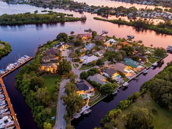 1102 MARINA DRIVE , TARPON SPRINGS, FL 34689