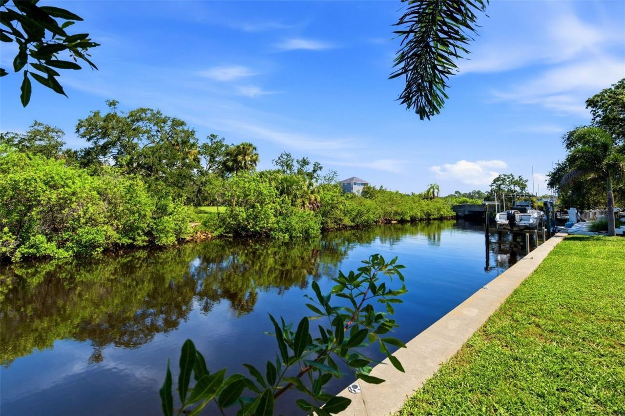 1102 Marina Drive, Tarpon Springs, FL 34689 Photo