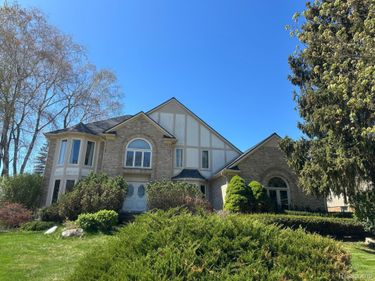 3229 PARKWOOD Drive , Rochester Hills, Mi 48306