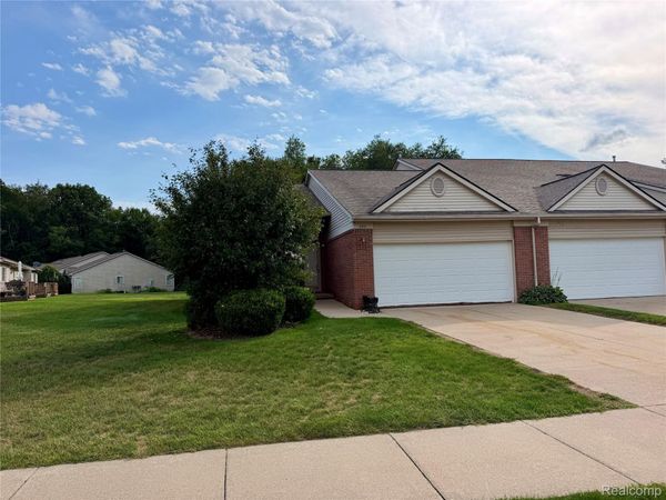 2251 Crystal Crossing Drive, Unit 12, Marion Township, Mi 48843