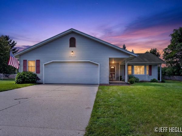 2416 Dewberry Drive NE, Grand Rapids, MI 49505