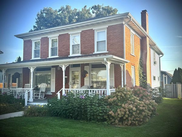 110 W MASON ST, LENA, IL 61048
