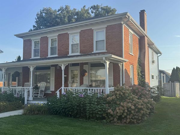 110 W MASON ST, LENA, IL 61048
