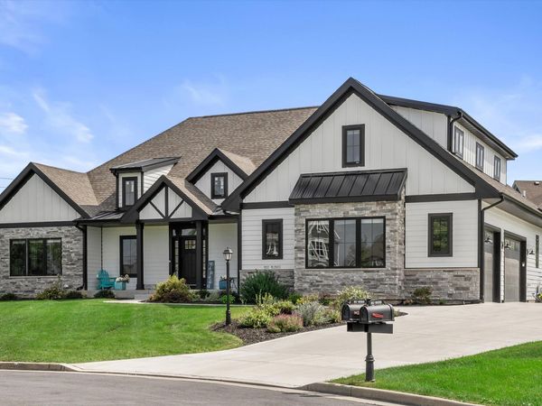 N57W19691 Holly Ct, Menomonee Falls, WI 53051